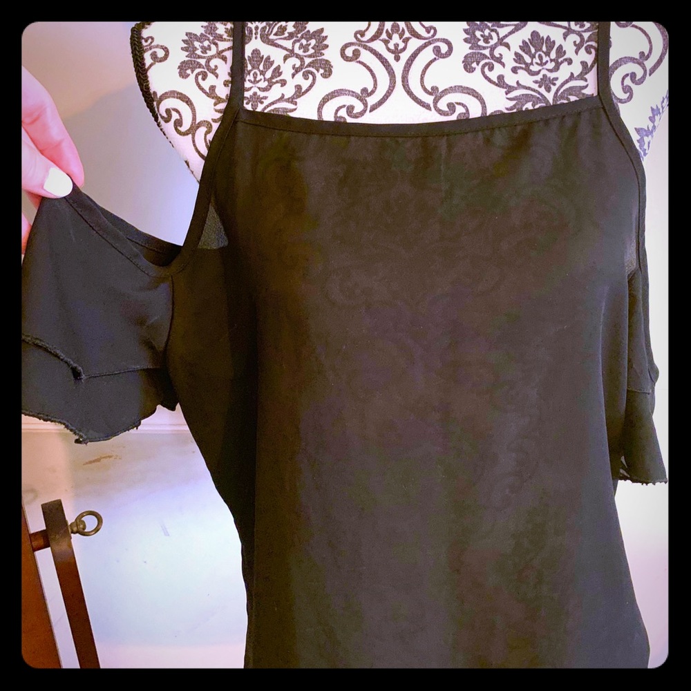 🔥SEXY Little Black Cold Shoulder Top ❤️